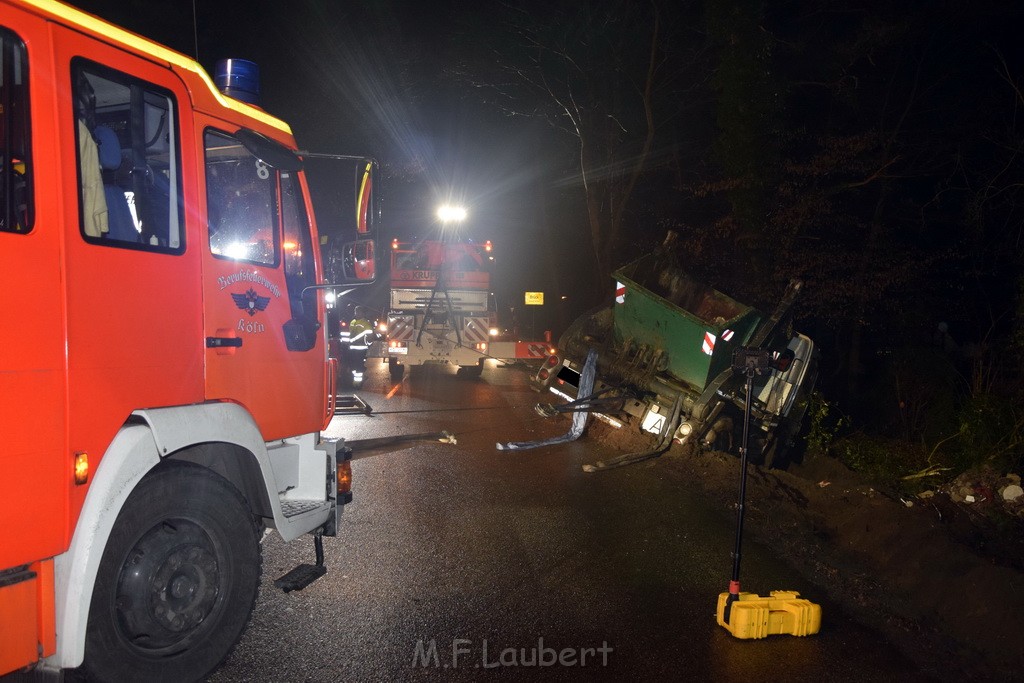 Container LKW umgestuerzt Koeln Brueck Bruecker- Dellbruecker Mauspfad P412.JPG - Miklos Laubert